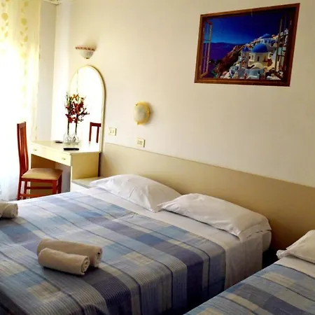In Guest - New Cirene Triple For 3 People Comfort With Breakfast Vendégház