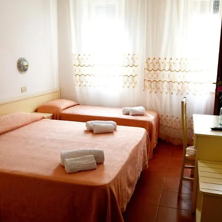 In Guest - New Cirene Triple For 3 People Comfort With Breakfast Vendégház Rimini