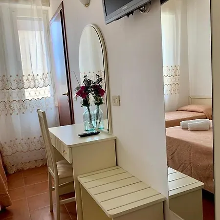 Vendégház In Guest - New Cirene Triple For 3 People Comfort With Breakfast Rimini