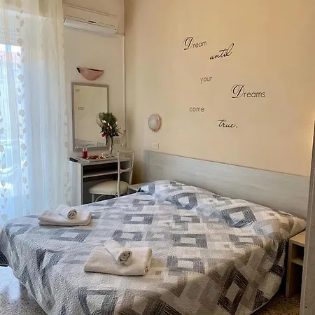 Vendégház In Guest - New Cirene Triple For 3 People Comfort With Breakfast Rimini