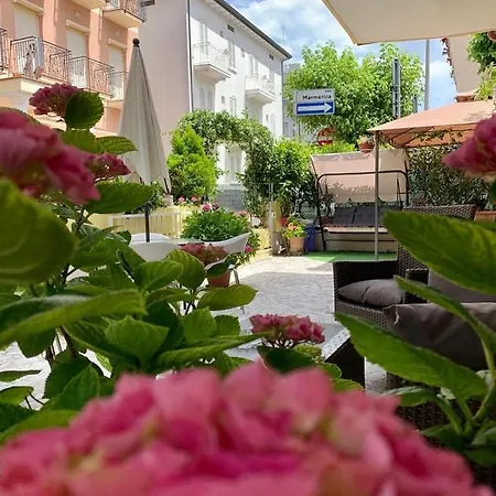 In Guest - New Cirene Triple For 3 People Comfort With Breakfast Vendégház
