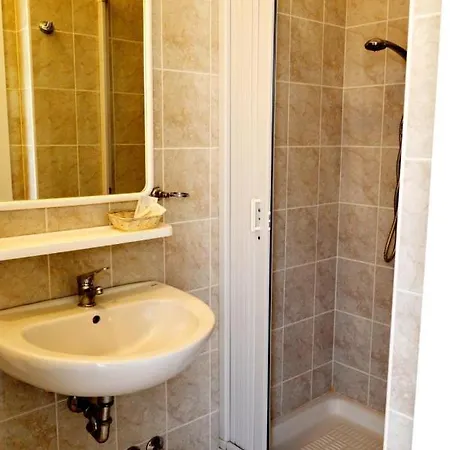 In Guest - New Cirene Triple For 3 People Comfort With Breakfast Gasthuis *