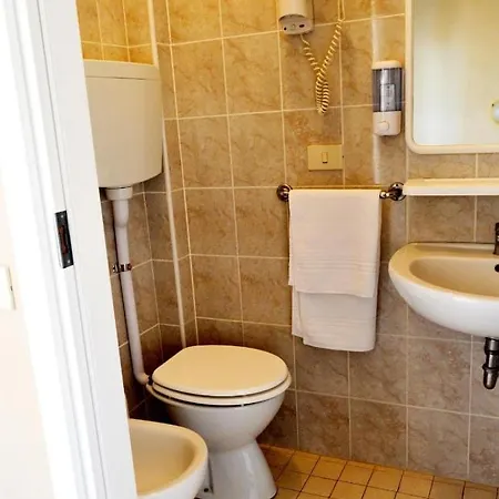 Gasthuis In Guest - New Cirene Triple For 3 People Comfort With Breakfast Rimini