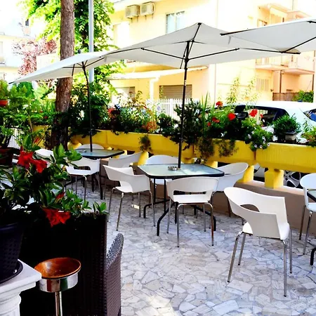 In Guest - New Cirene Triple For 3 People Comfort With Breakfast * רימיני
